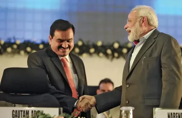 Gautam Adani y Narendra Modi.