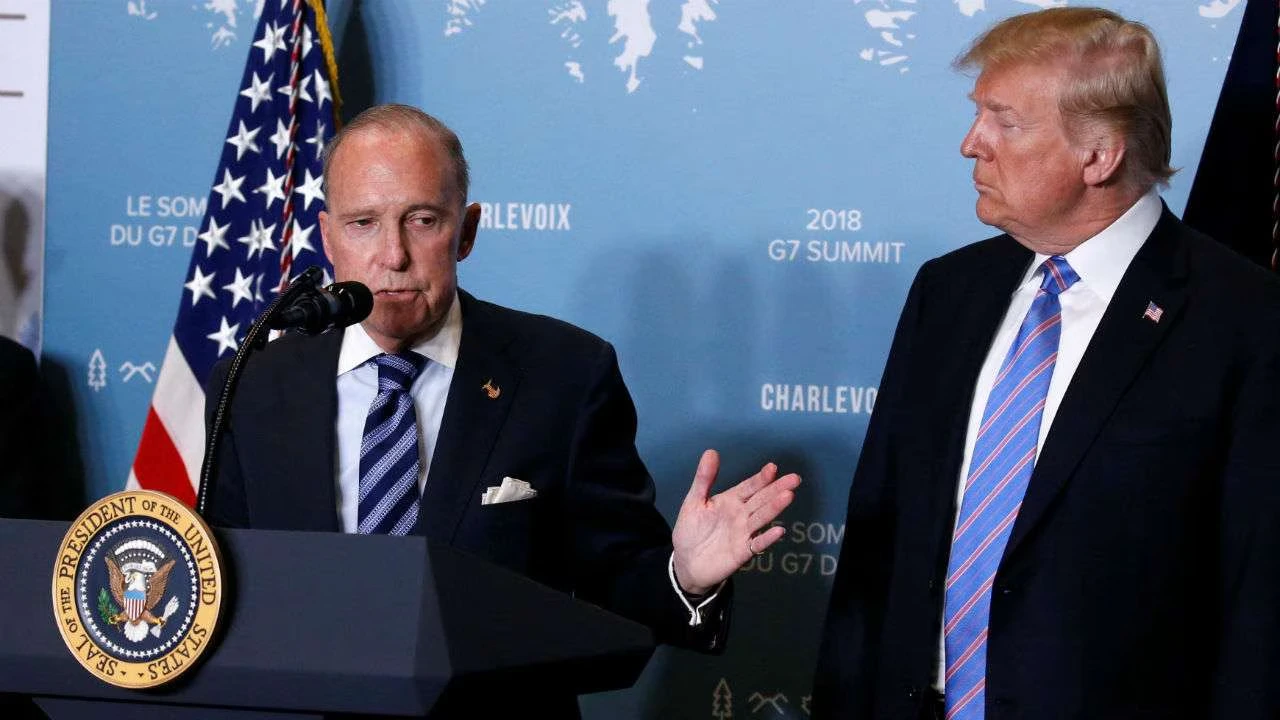 Kudlow alongside Trump at a press conference