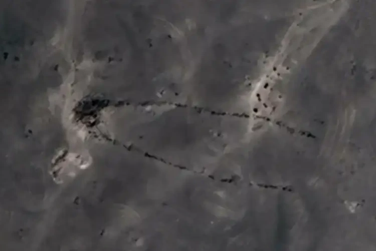 Arqueólogos descubren una tumba milenaria con “antenas” en el desierto del Sahara: qué se sabe del hallazgo
