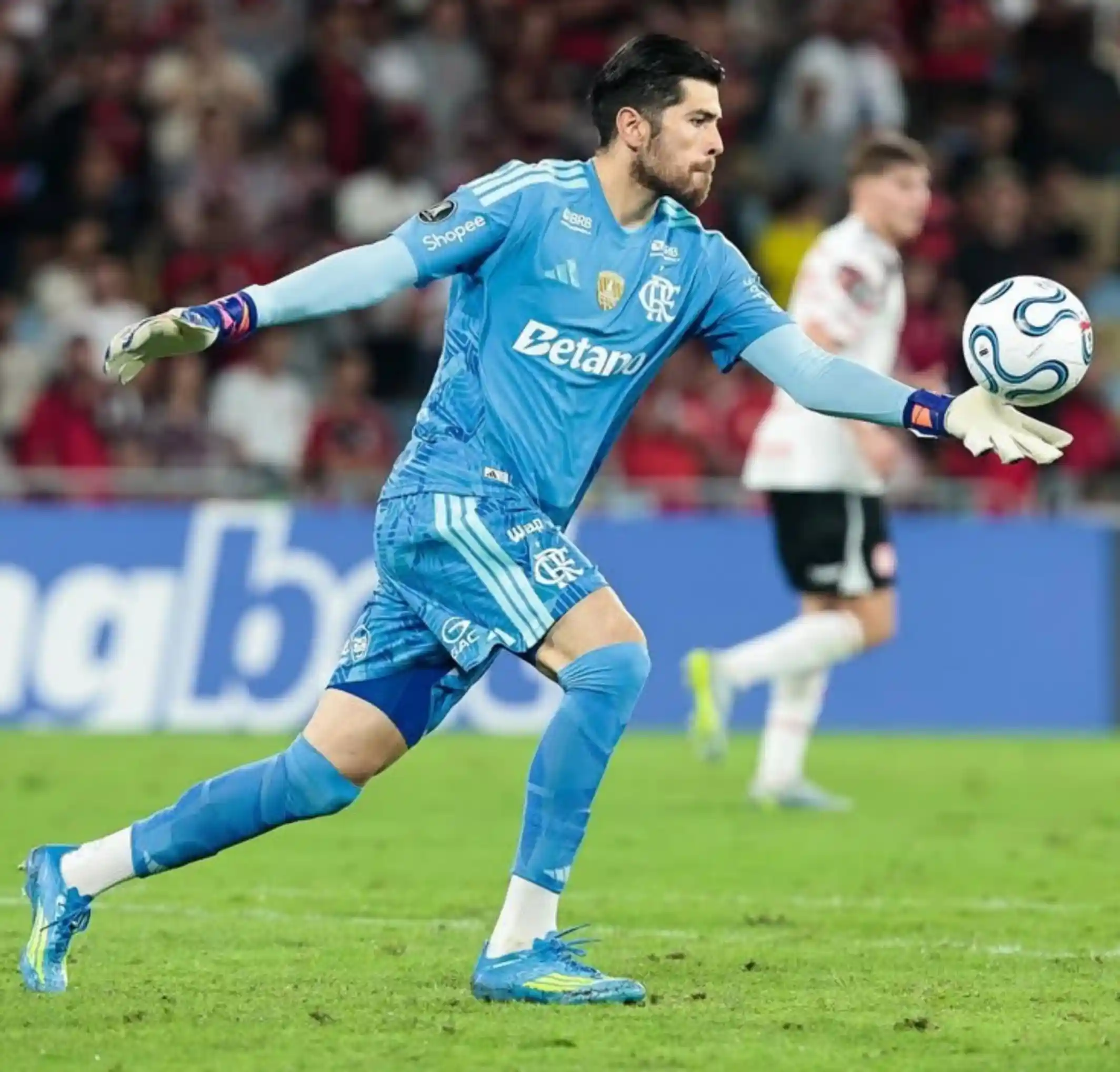 El arquero solo podrá tener la pelota 8 segundos en la mano, sino se concederá un córner al equipo rival