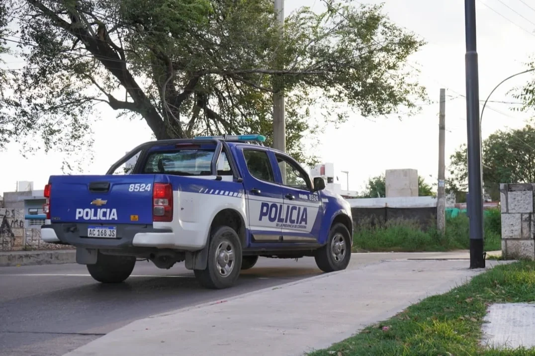 Córdoba: un hombre y un niño recibieron disparos de escopeta en la puerta de una escuela