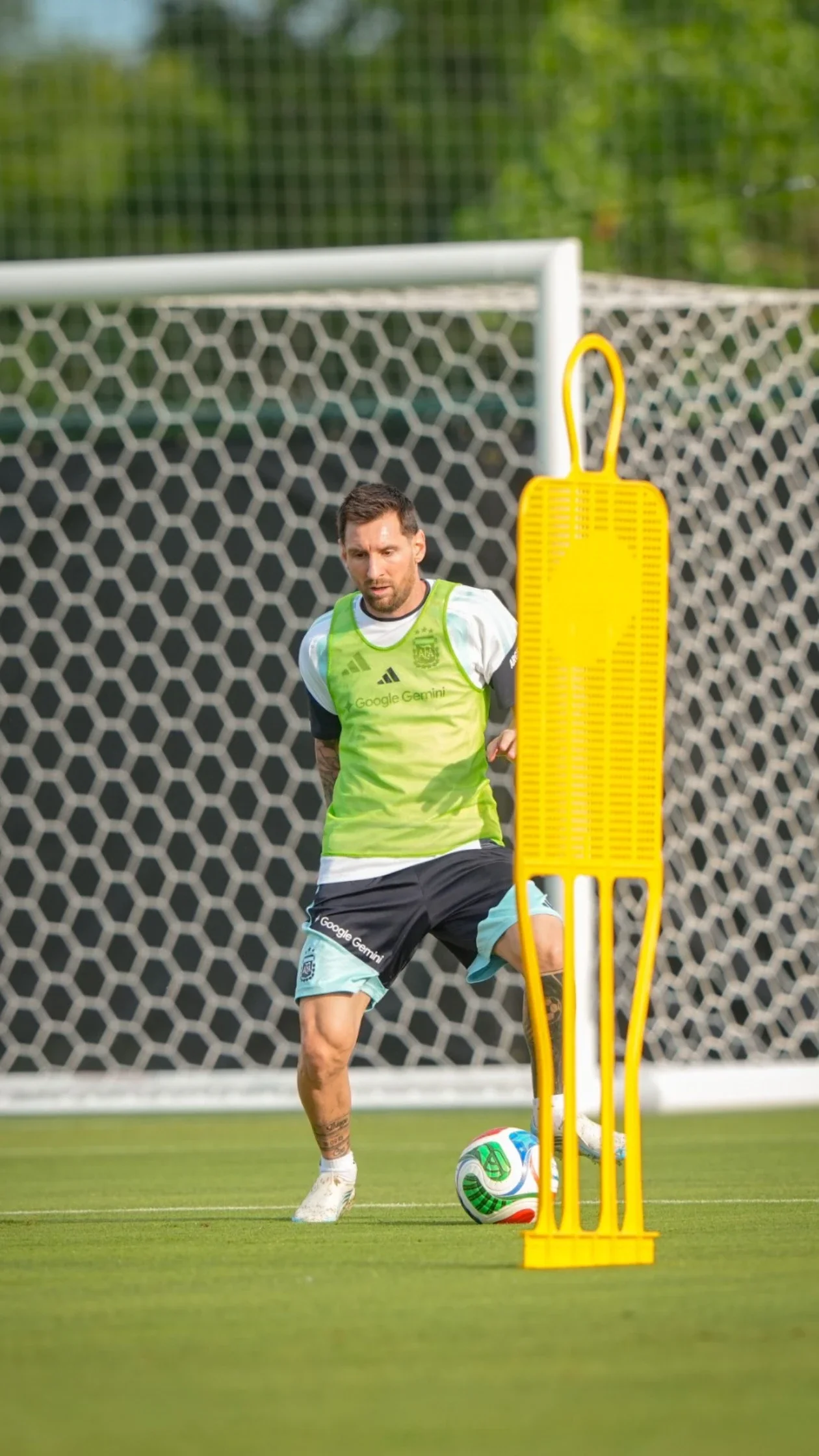 Lionel Messi se prepara para el partido frente a Austria