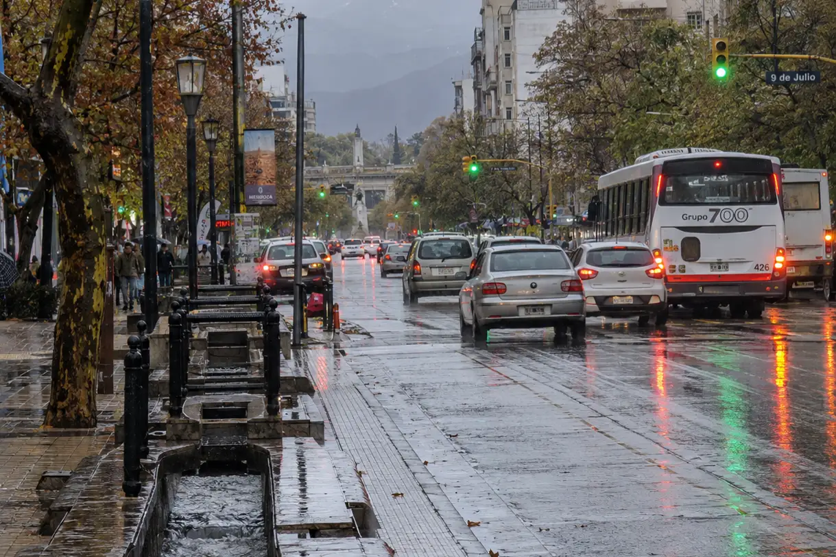 Alerta naranja y amarilla por tormentas en siete provincias: advierten por granizo, lluvias intensas y ráfagas de hasta