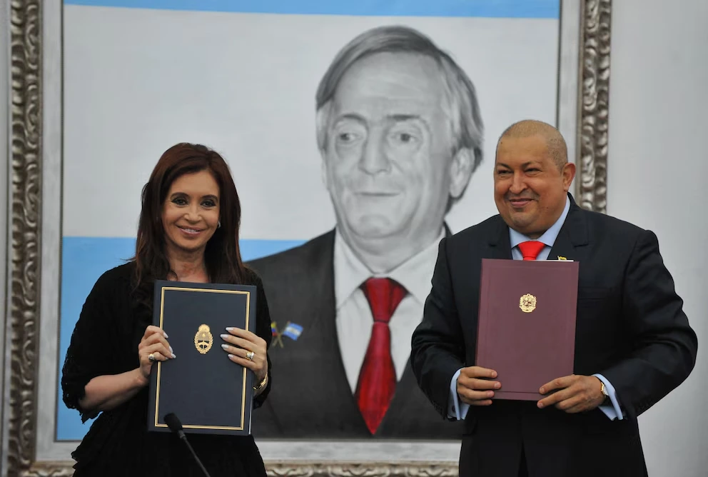La condena Cristina Fernández de Kirchner inaguró el salón junto al fallecido Hugo Chávez.