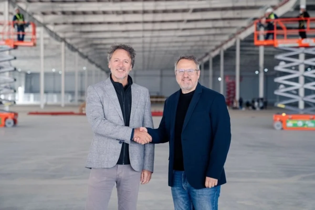 El presidente de ML, Juan Martín de la Serna junto a Diego Valenzuela en 2025.