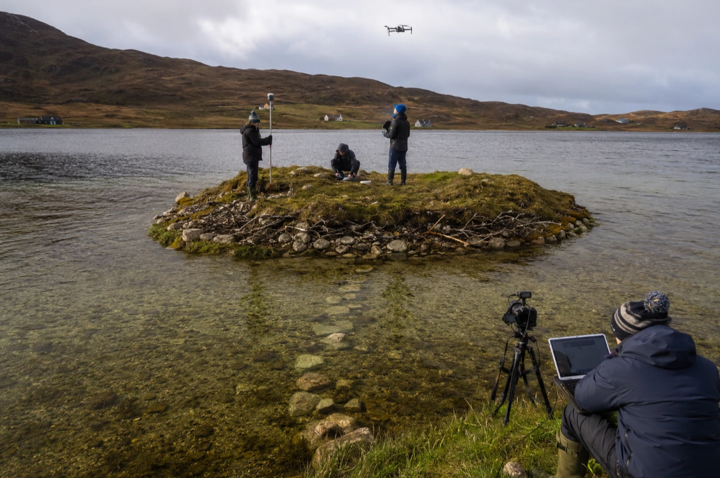 Científicos revelan un crannog neolítico en Escocia con tecnología 3D