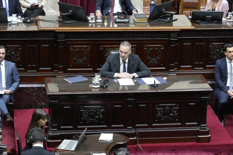 Manuel Adorni ante el Congreso: "Lejos quedó la Argentina del cepo, la volatilidad y los 20 tipos de cambio"