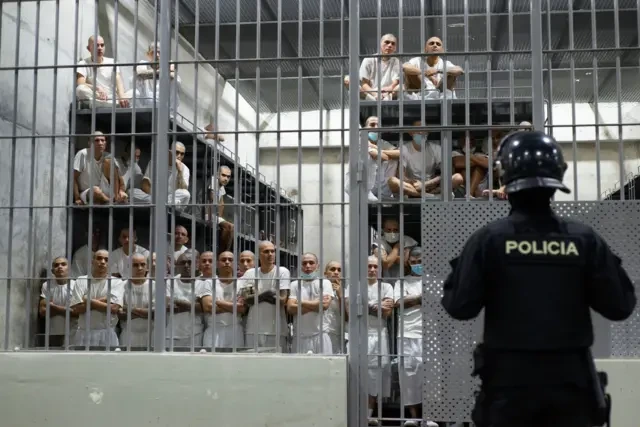 Imágenes del CECOT en El Salvador.