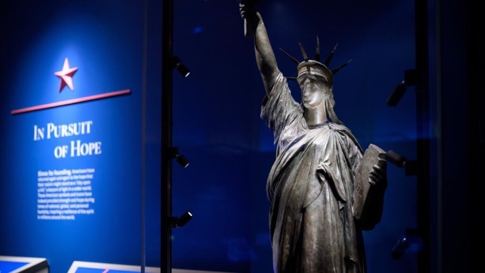 El Smithsonian impulsa las reparaciones raciales y critica la "cultura blanca".