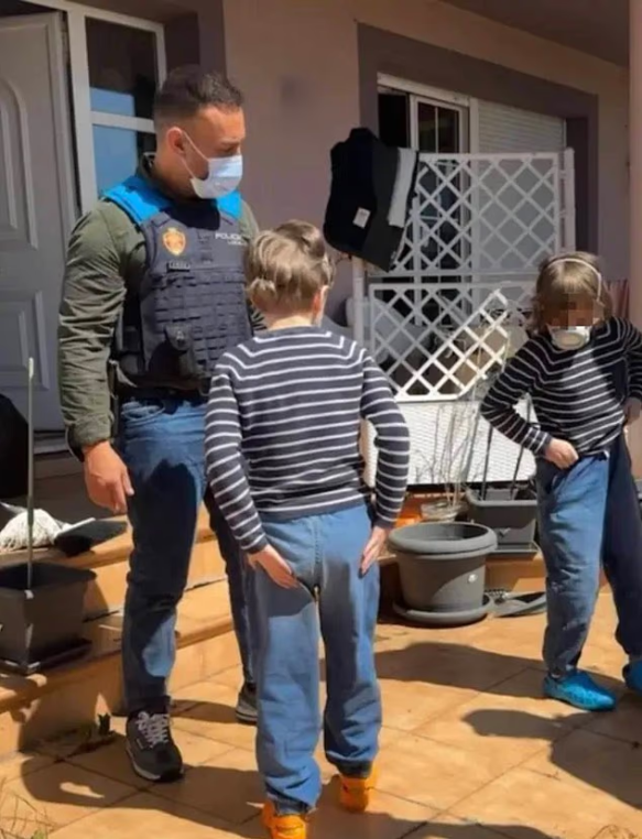 The police in Oviedo find the children.