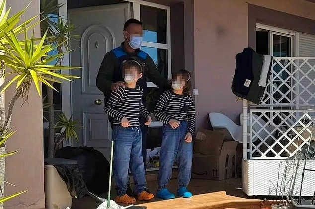 España: condenaron a una pareja por mantener encerrados a sus tres hijos cuatro años por miedo al Covid-19