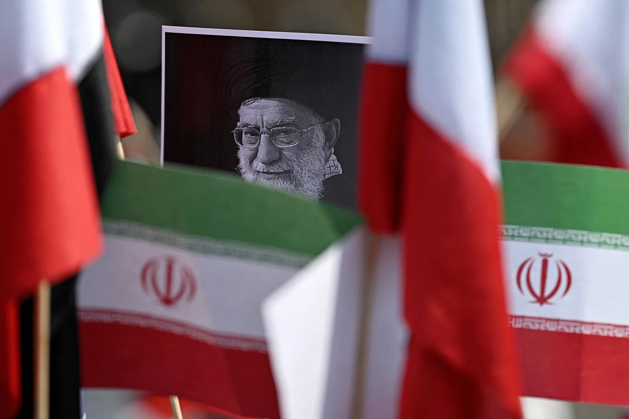 Tras atacarlos con misiles, Irán le exigió a 5 países árabes una indemnización de USD 270 mil millones