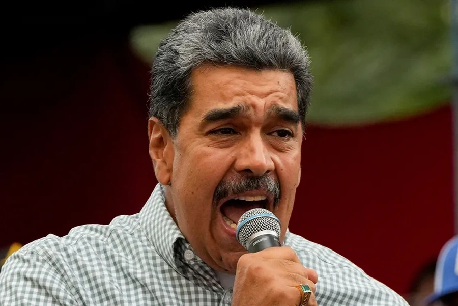 Maduro went crazy: He has insomnia, screams at night and now reads a Bible in Chinese
