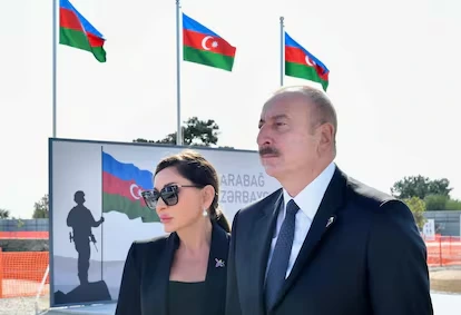 El gobierno de Azerbaiyán fue acusado por funcionarios europeos de presionar a Francia para que presione para levantar las sanciones a Usmanov