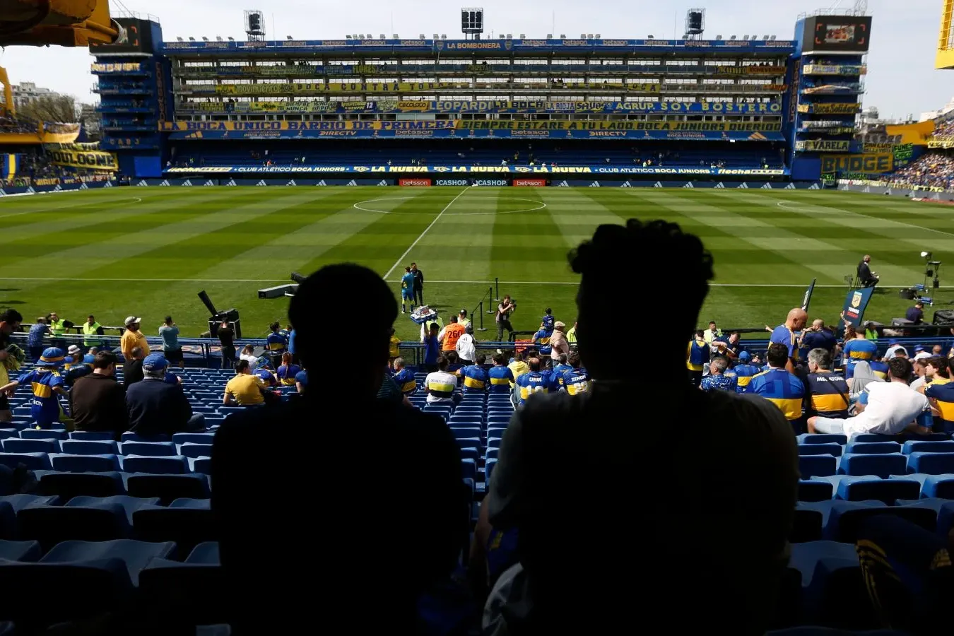 Freno a los influencers: Boca modificó el reglamento de abonados y prohibió generar contenido desde La Bombonera