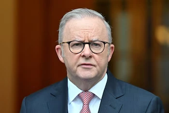 El gobierno de Australia tomó medidas similares y recomendó evitar el tránsito cerca de los establecimientos diplomáticos estadounidenses