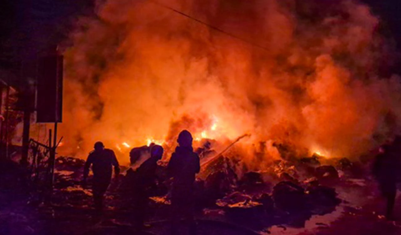 Las condiciones meteorológicas en la región del incendio han complicado las tareas llevadas a cabo por los bomberos