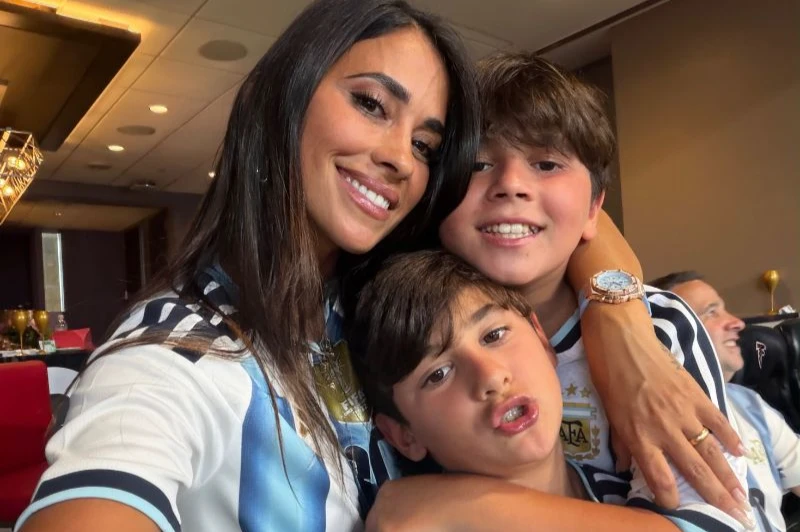 Cuánto cuesta el reloj de lujo que usó Antonela Roccuzzo en el partido de Argentina contra Egipto