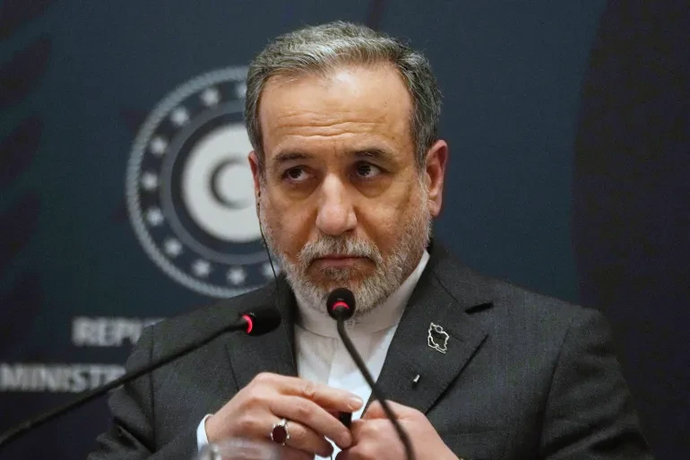 El ministro iraní de Relaciones Exteriores señaló que momentáneamente no existen conversaciones directas entre el régimen iraní y Estados Unidos