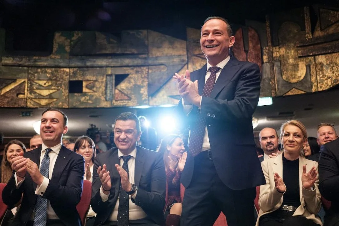 The mayor of Bucharest announced the voting results and confirmed them after some questions.