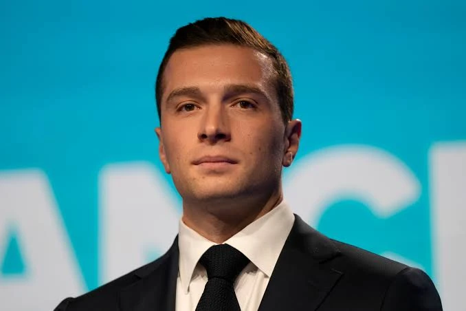 Le Pen y Jordan Bardella acordaron que la legisladora de derecha sea la candidata en 2027 y el joven aspirante ocupe el cargo de primer ministro en caso de ganar las elecciones