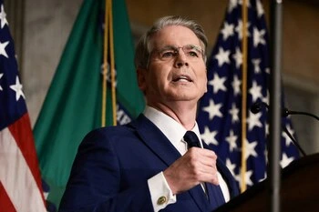 Scott Bessent aseguró que las reservas petroleras del régimen iraní se están agotando frente a la necesidad de exportar a China