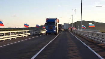 El puente dará paso a alrededor de 300 vehículos y más de 3.000 personas a diario y se estima se utilizará con fines militares
