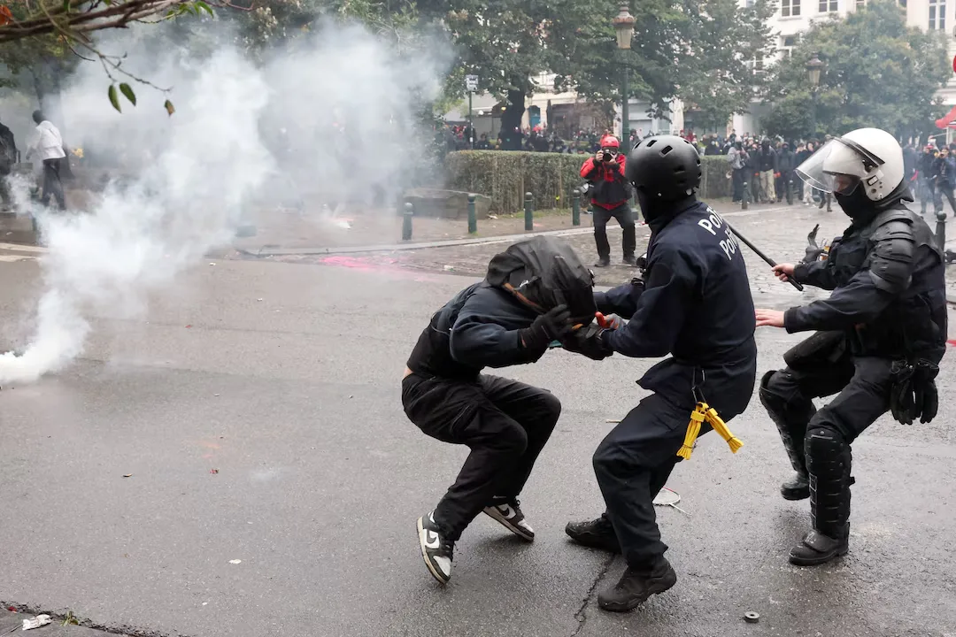 La policía se enfrentó con manifestantes socialistas durante una serie de protestas en Bruselas