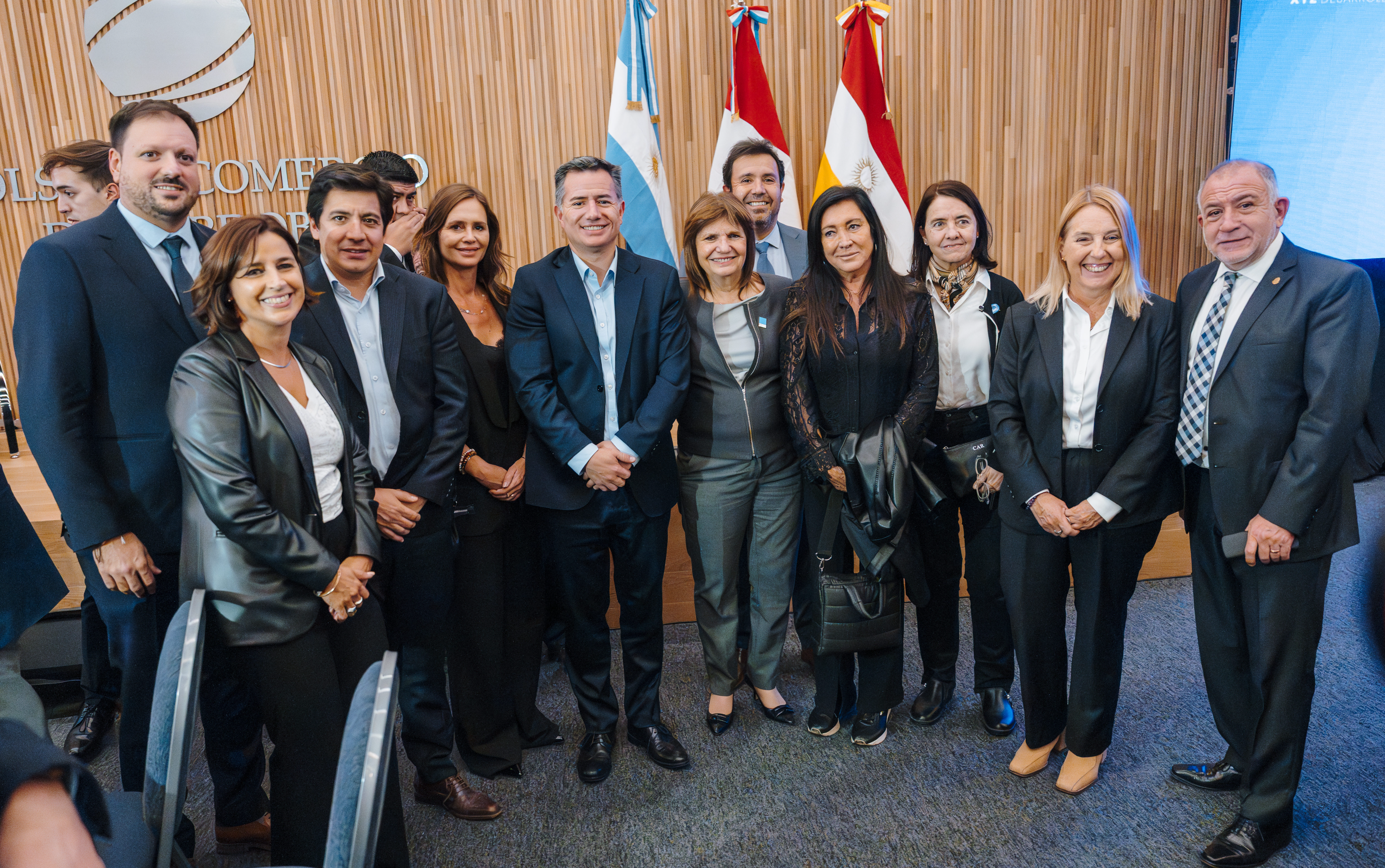 La presencia de los máximos referentes del oficialismo y del PRO Córdoba consolidó el respaldo legislativo a las reformas que impulsa la Casa Rosada.