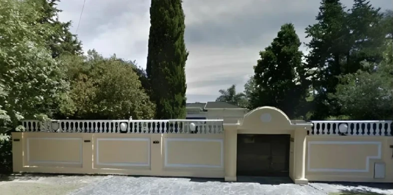 La fachada de la mansión de Moria