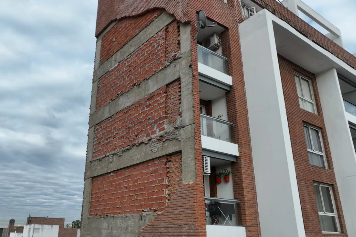 Derrumbe en Córdoba: imputan a dos profesionales por la tragedia de Bv. San Juan