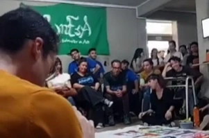 Un docente enfrentó solo a violentos estudiantes de izquierda y pidió auditorías universitarias