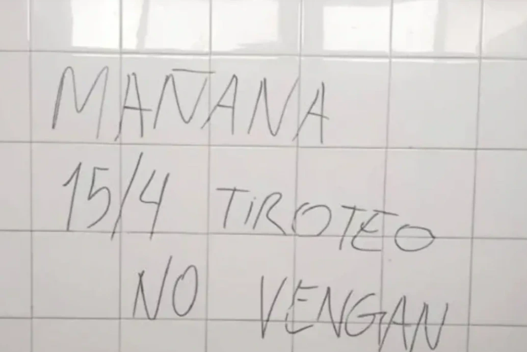 Amenaza de tiroteo escrito en un baño de un colegio de La Falda