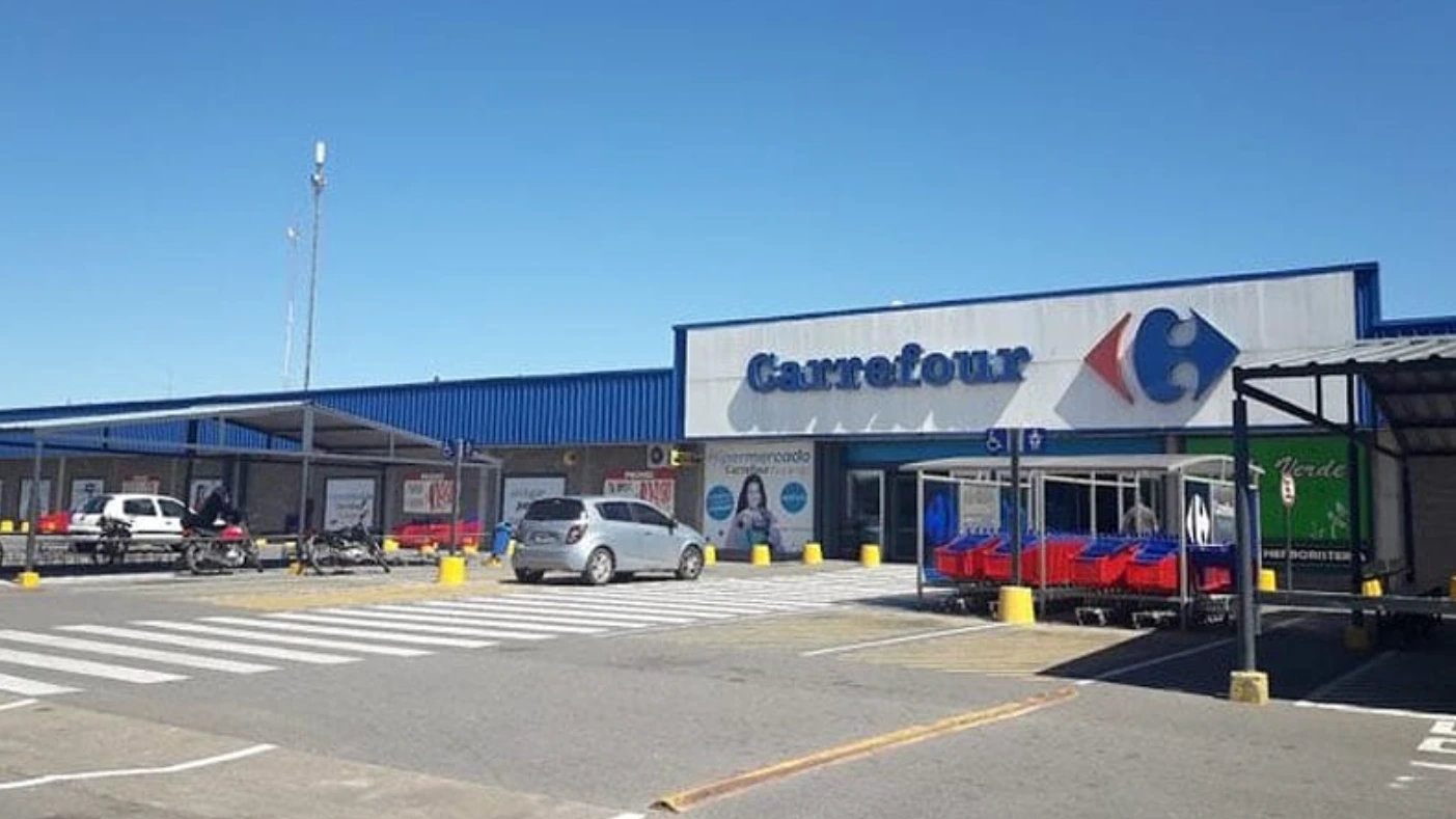La sucursal de Carrefour de avenida Colón en Córdoba Capital ya ofrece góndolas exclusivas de las reconocidas firmas Gap, Banana Republic y Old Navy