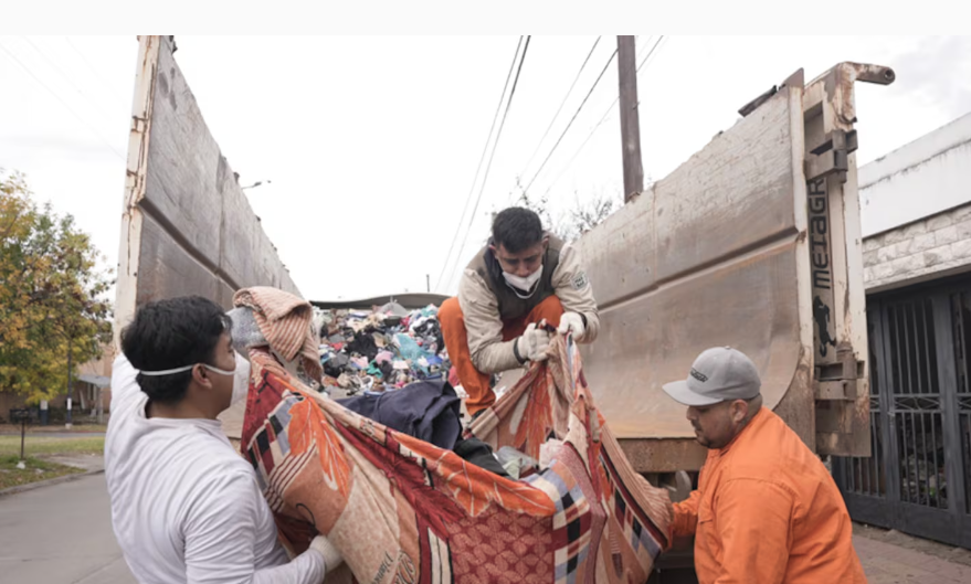 El operativo se extendió durante 4 días consecutivos para lograr remover 38 toneladas de basura en una vivienda en Alto Alberdi