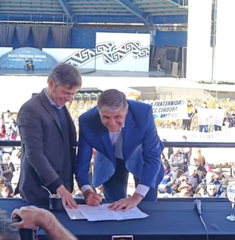 Ambos mandatarios firmaron un convenio cultural simbólico e instrascendente