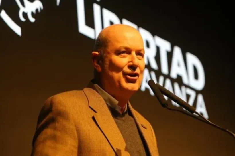 Sturzenegger ponderó un novedoso sistema de firma digital implementado en Córdoba