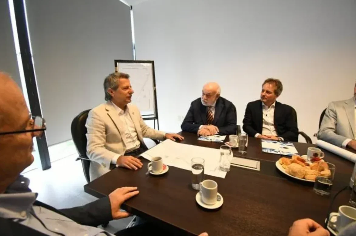 Reunión entre Damián Bernarte, intendente de San Francisco, y autoridades de Aromitalia