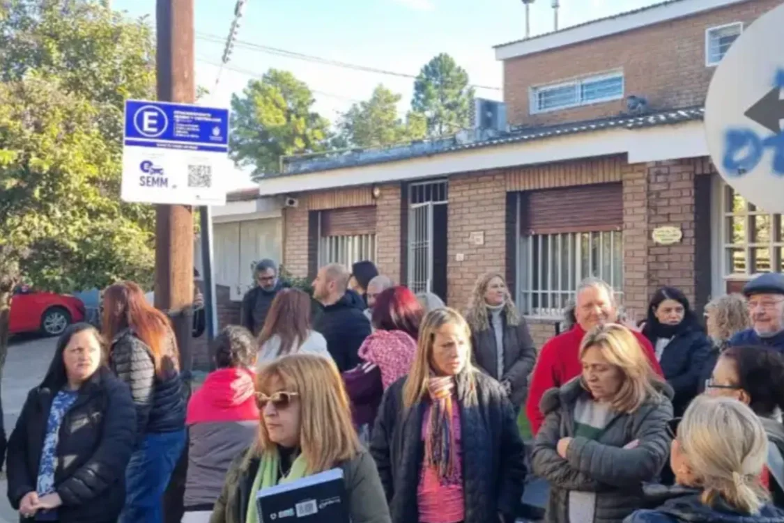 Fuertes quejas de vecinos de Córdoba Capital por el nuevo estacionamiento medido en la ciudad