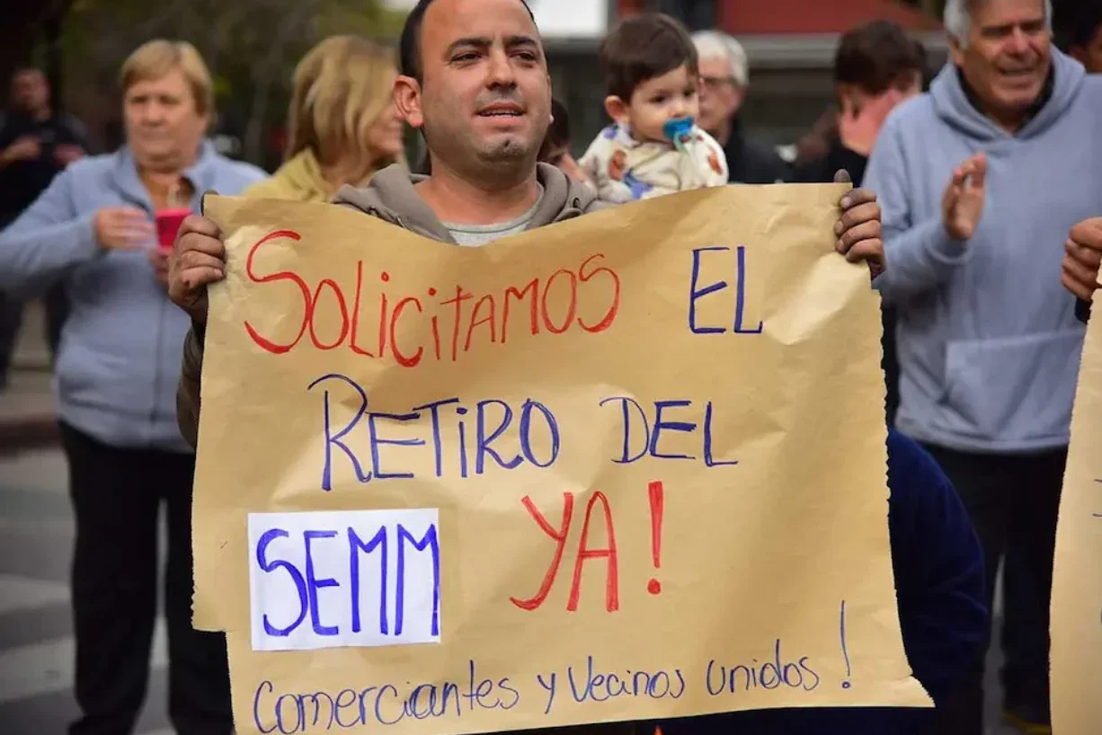 Los dueños de locales en General Paz, San Vicente y Cerro de las Rosas aseguran que la medida ahuyentó a los clientes habituales