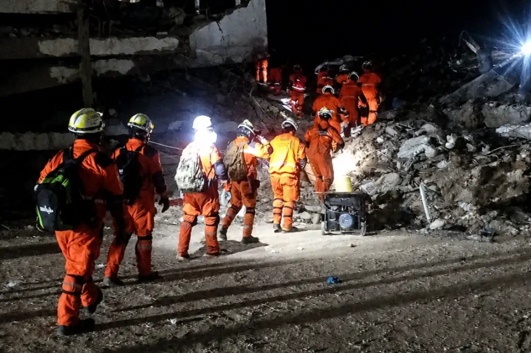 Equipos de rescate de Córdoba ya asisten a los damnificados por el terremoto en Venezuela