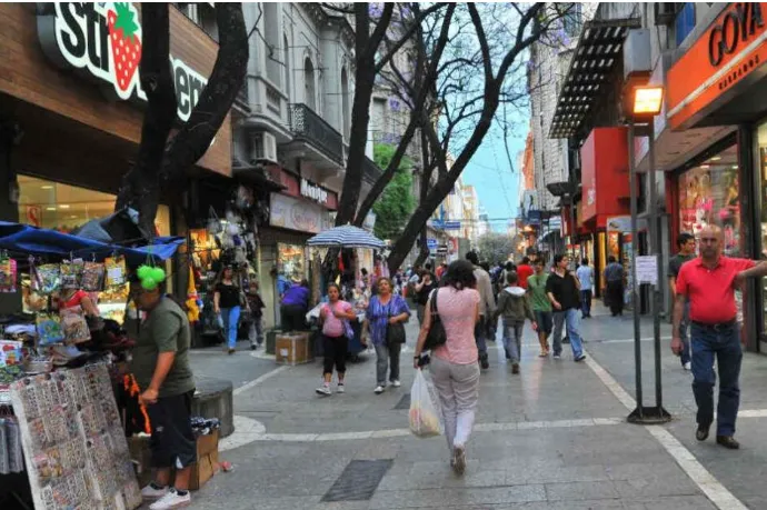Casi la totalidad de los negocios del centro de Córdoba cerrará por la semifinal