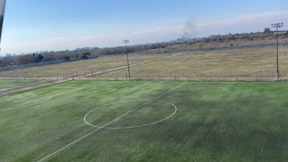 Las cuadrillas de la  Liga Cordobesa de Fútbol delimitaron el terreno para cuatro canchas de césped natural que comenzarán a acondicionarse en las próximas semanas