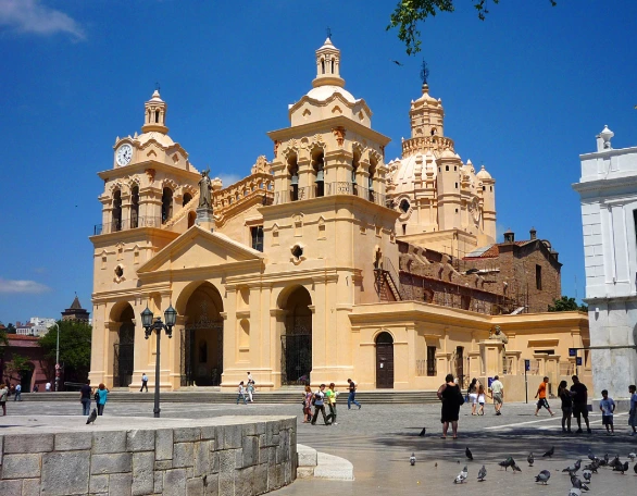 En la Catedral de Córdoba, el Sumo Pontífice encabezará a las 10:00 un encuentro formal con sacerdotes y religiosas