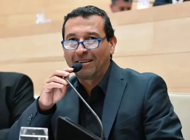 Ernesto Ramón Flores, el legislador que formalizó una solicitud de licencia en el marco de la investigación judicial