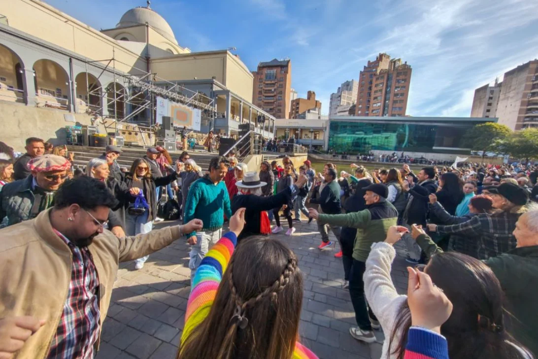 Gran festejo en Córdoba por el Día del Folklore en el Paseo del Buen Pastor