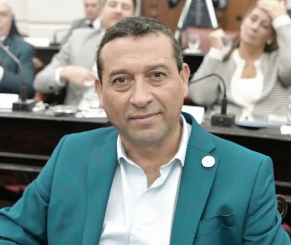 Ernesto Flores, legislador provincial que solicitó licencia en la Unicameral tras conocerse los casos de abusos por parte de uno de sus asesores