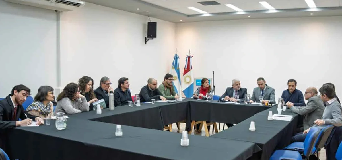 Autoridades judiciales y del Poder Ejecutivo provincial formularon un ofrecimiento salarial reformulado para resolver la disputa laboral con los trabajadores judiciales
