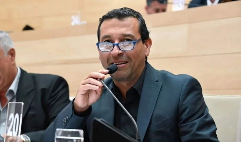 La damnificada señaló de forma directa al actual legislador provincial Ernesto Ramón “Cañito” Flores como el responsable del desalojo ilegal