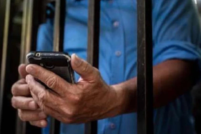 Un nuevo sistema tecnológico rastrea y bloquea celulares en las cárceles de Córdoba